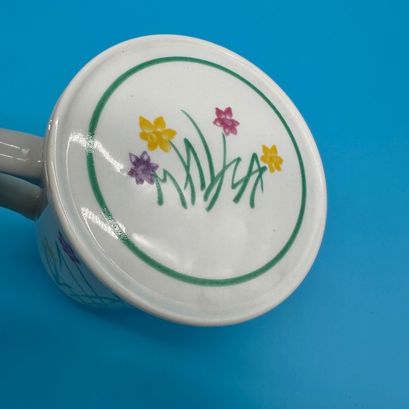 Action Japan Vintage Floral Ceramic Tea Mug with Lid White Purple Yellow Flower - Picture 3 of 6